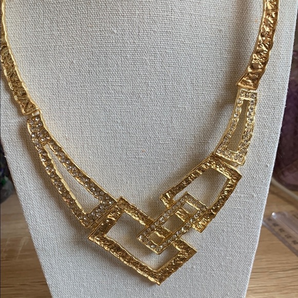Elegant Gold Geometric Necklace - Picture 3 of 4